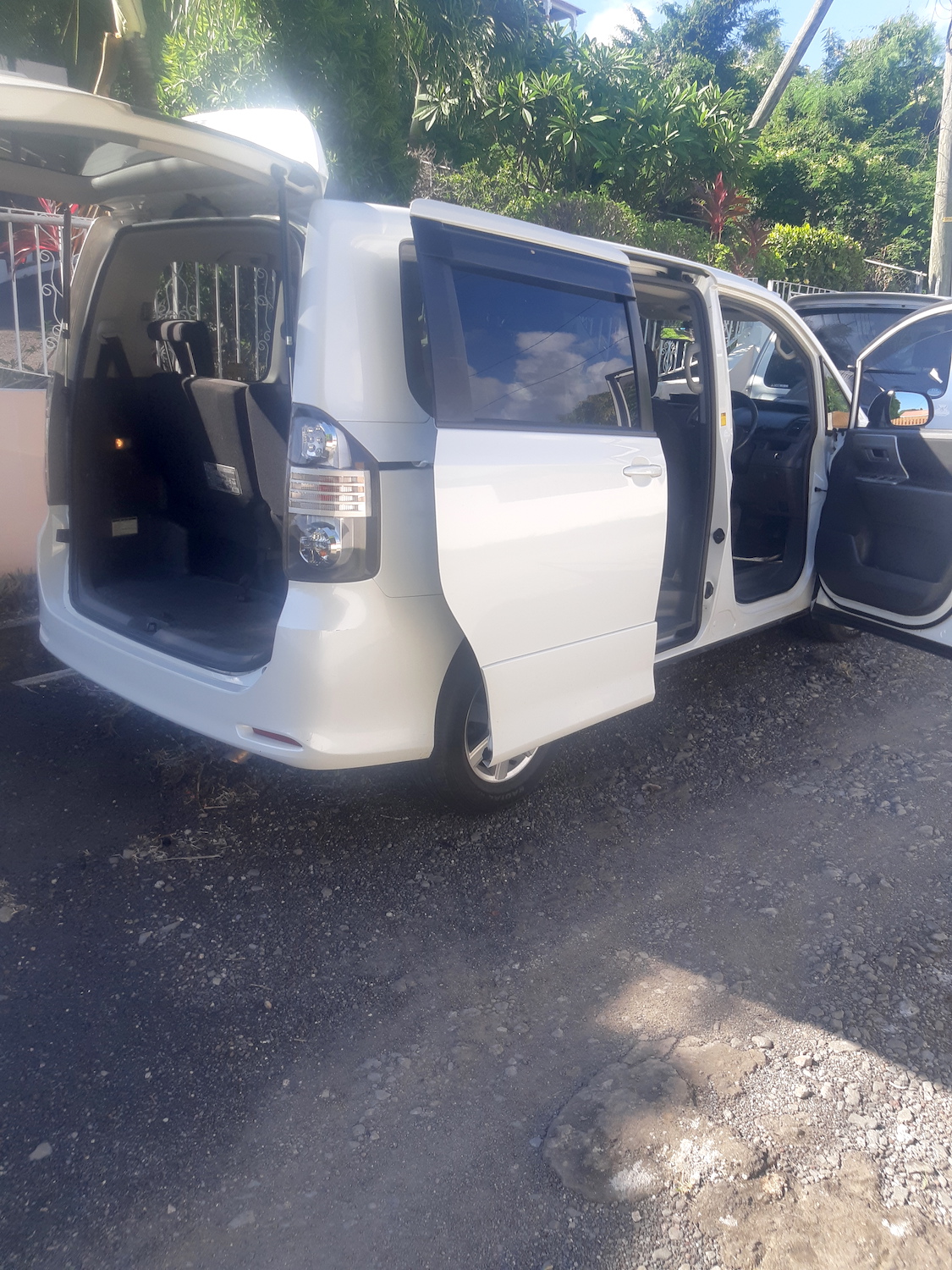 Toyota Noah 8 Seater